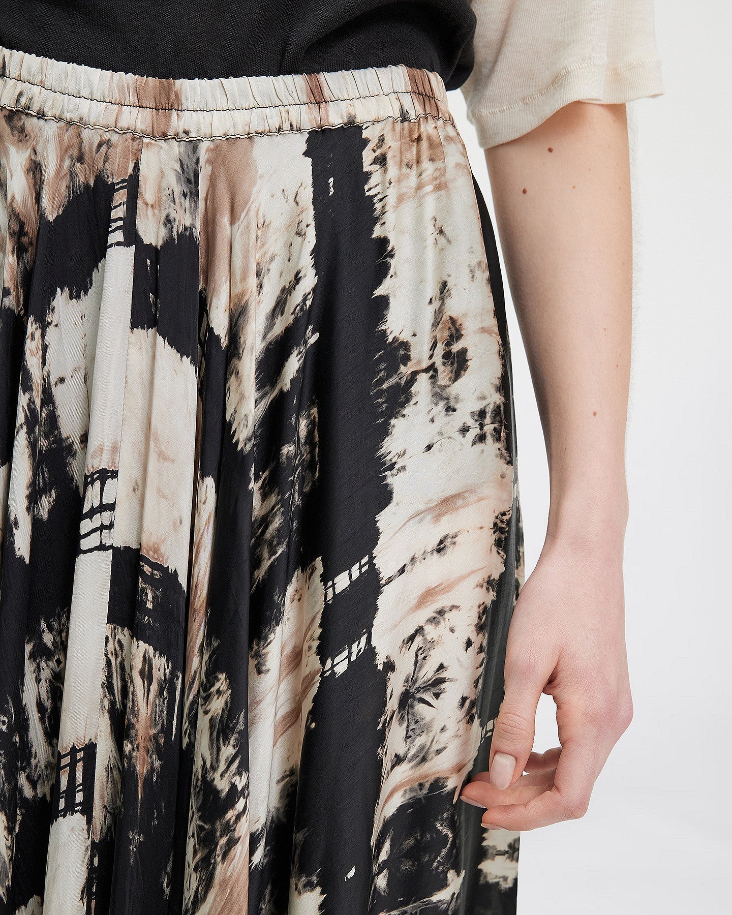 LA JUPE FRIM NOIR BEIGE | MES DEMOISELLES PARIS